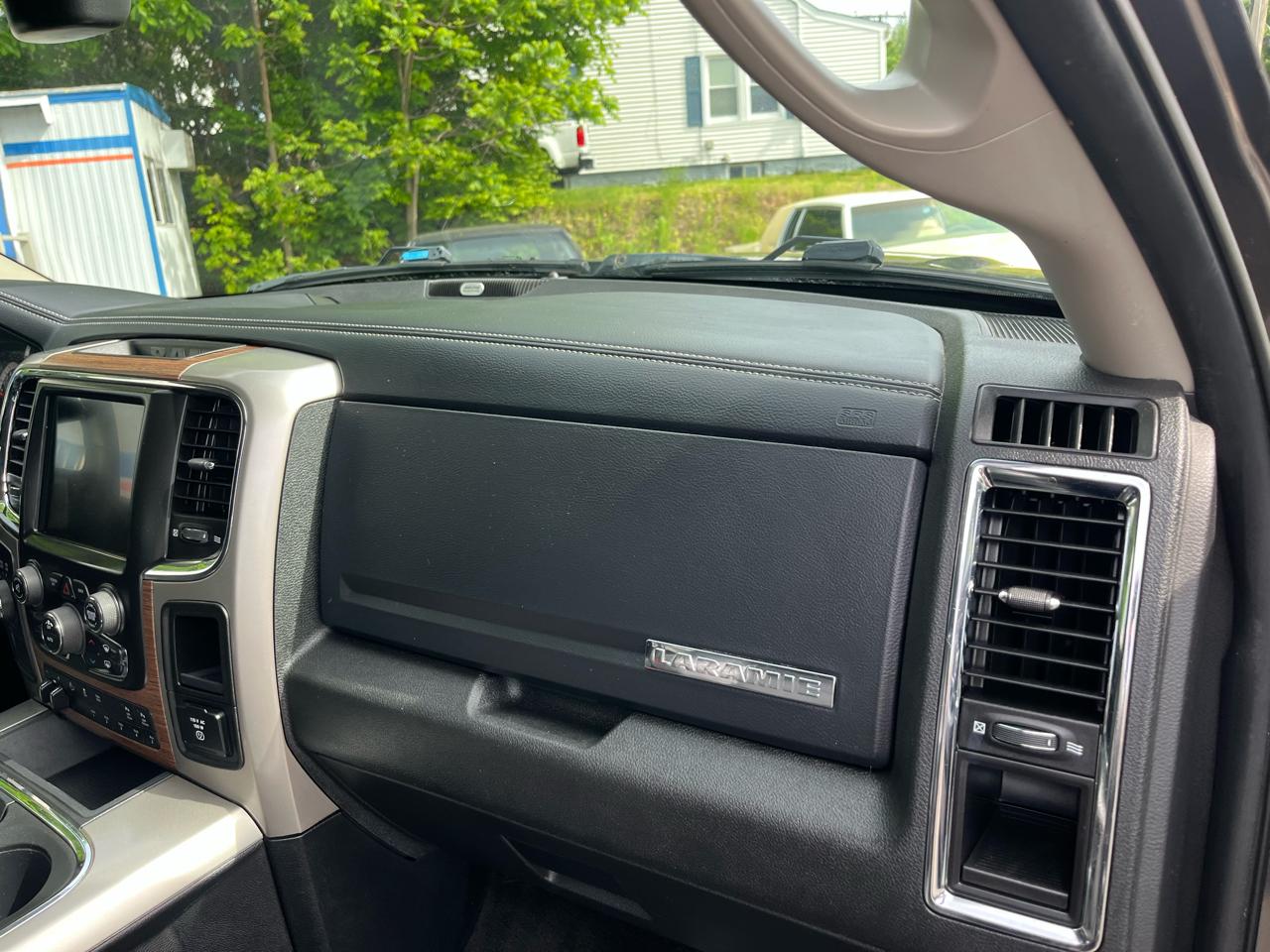 RAM 2500 Laramie 4x4 Crew Cab 6'4" Box 2017