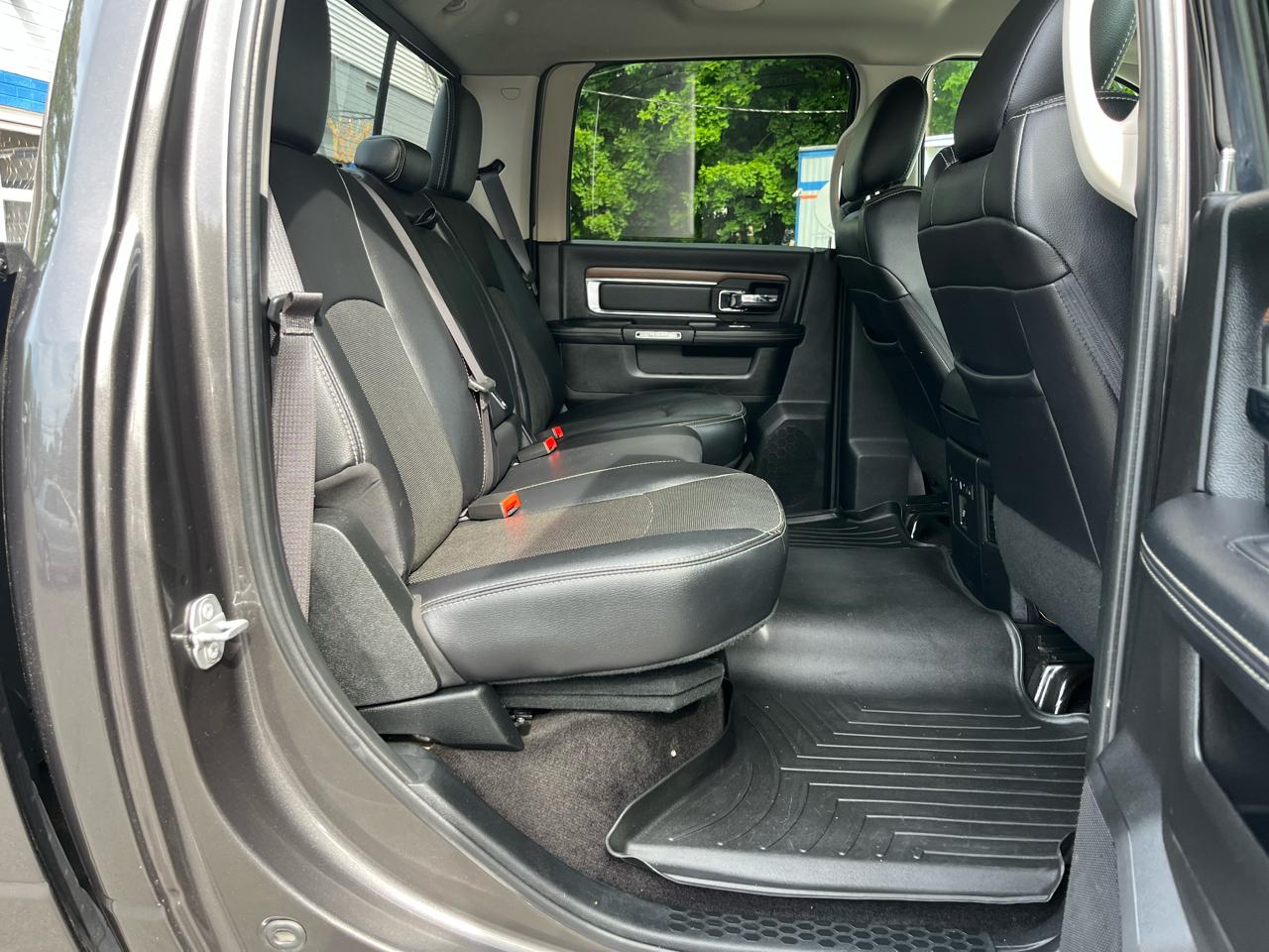 RAM 2500 Laramie 4x4 Crew Cab 6'4" Box 2017