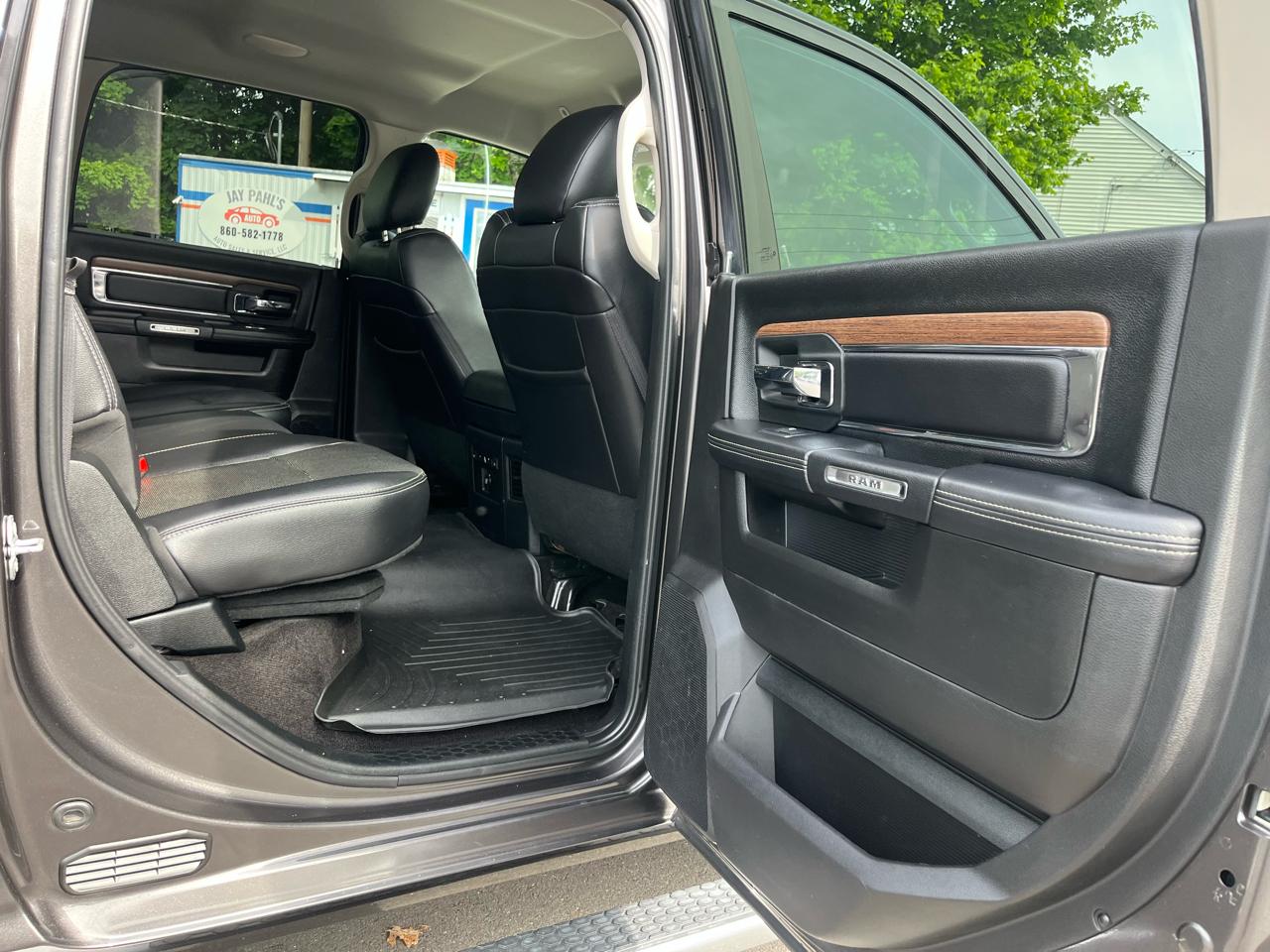 RAM 2500 Laramie 4x4 Crew Cab 6'4" Box 2017