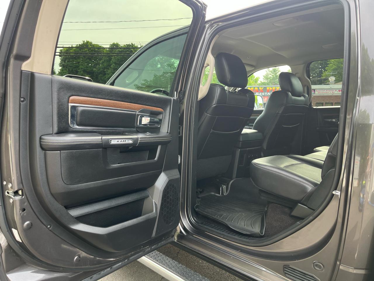 RAM 2500 Laramie 4x4 Crew Cab 6'4" Box 2017