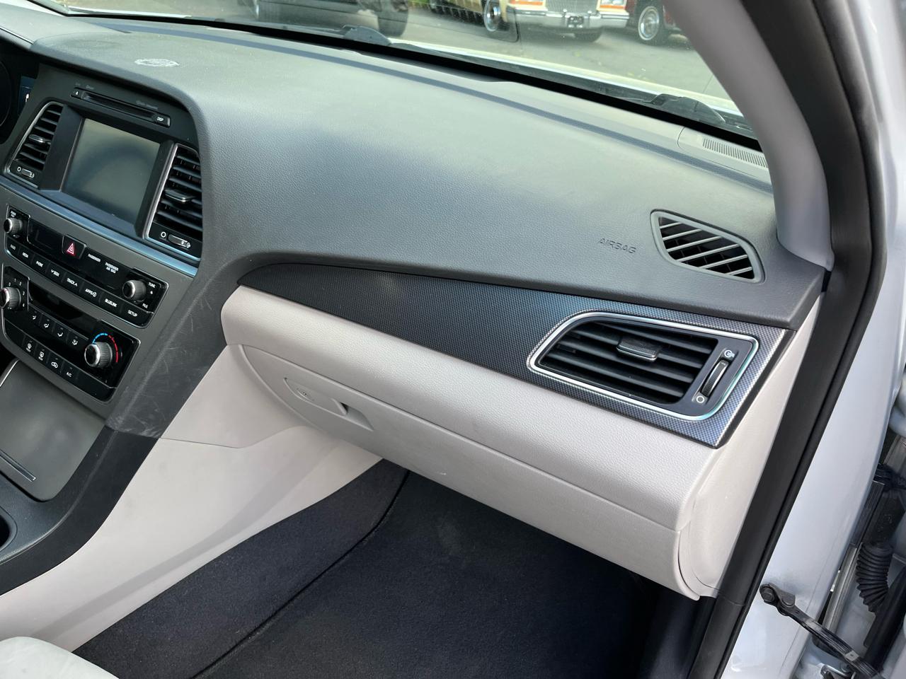 Hyundai Sonata 4dr Sdn 2.4L Sport PZEV 2016
