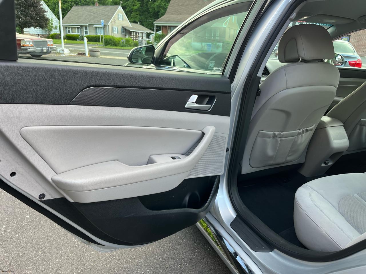 Hyundai Sonata 4dr Sdn 2.4L Sport PZEV 2016