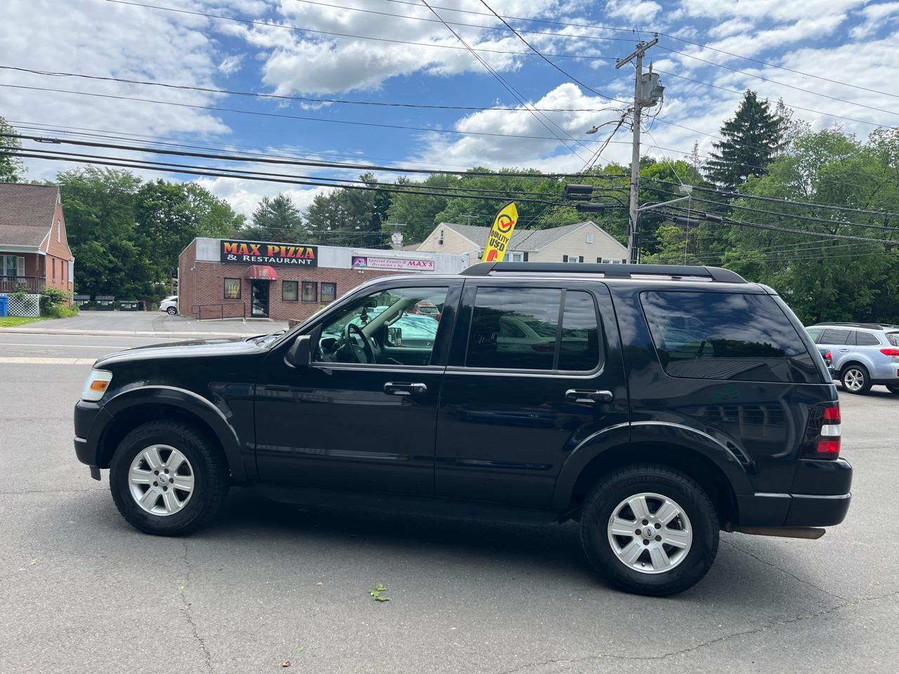 Ford Explorer RWD 4dr XLT 2010