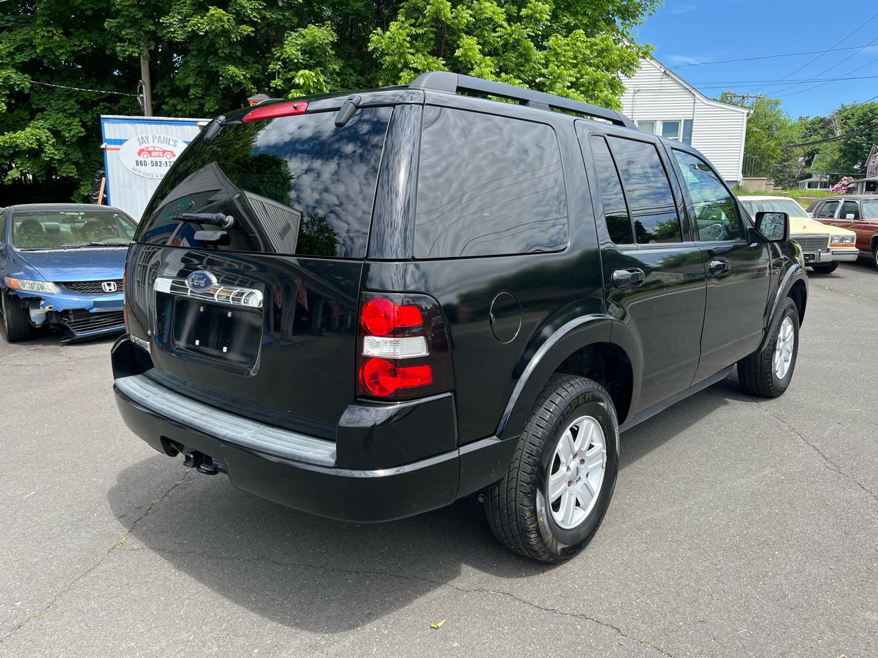 Ford Explorer RWD 4dr XLT 2010