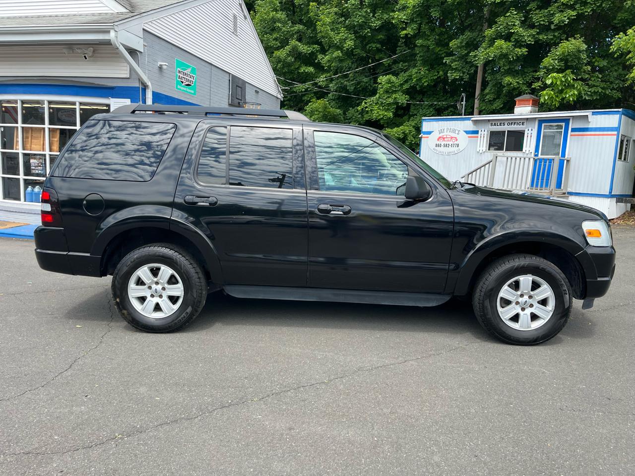 Ford Explorer RWD 4dr XLT 2010