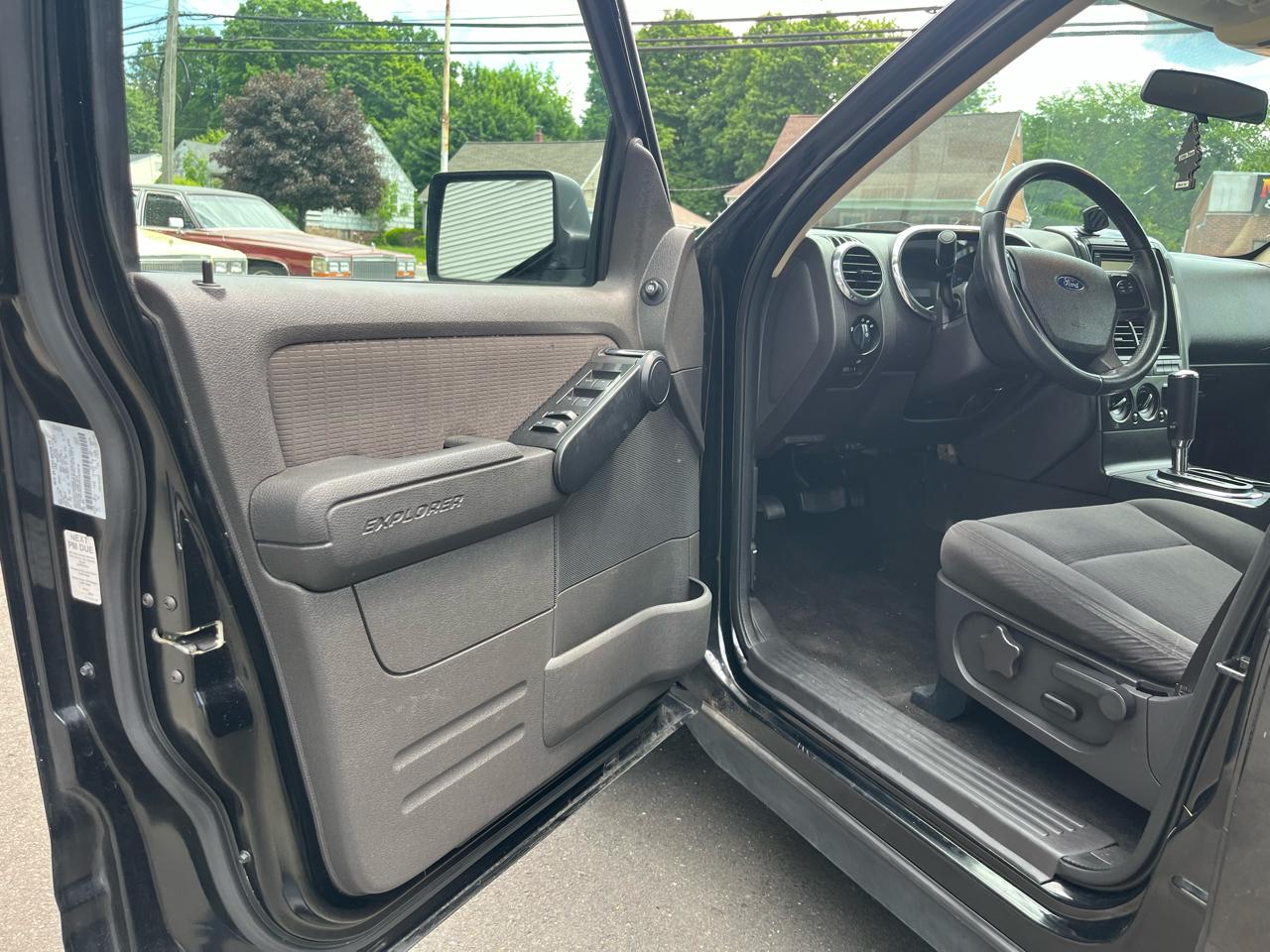 Ford Explorer RWD 4dr XLT 2010