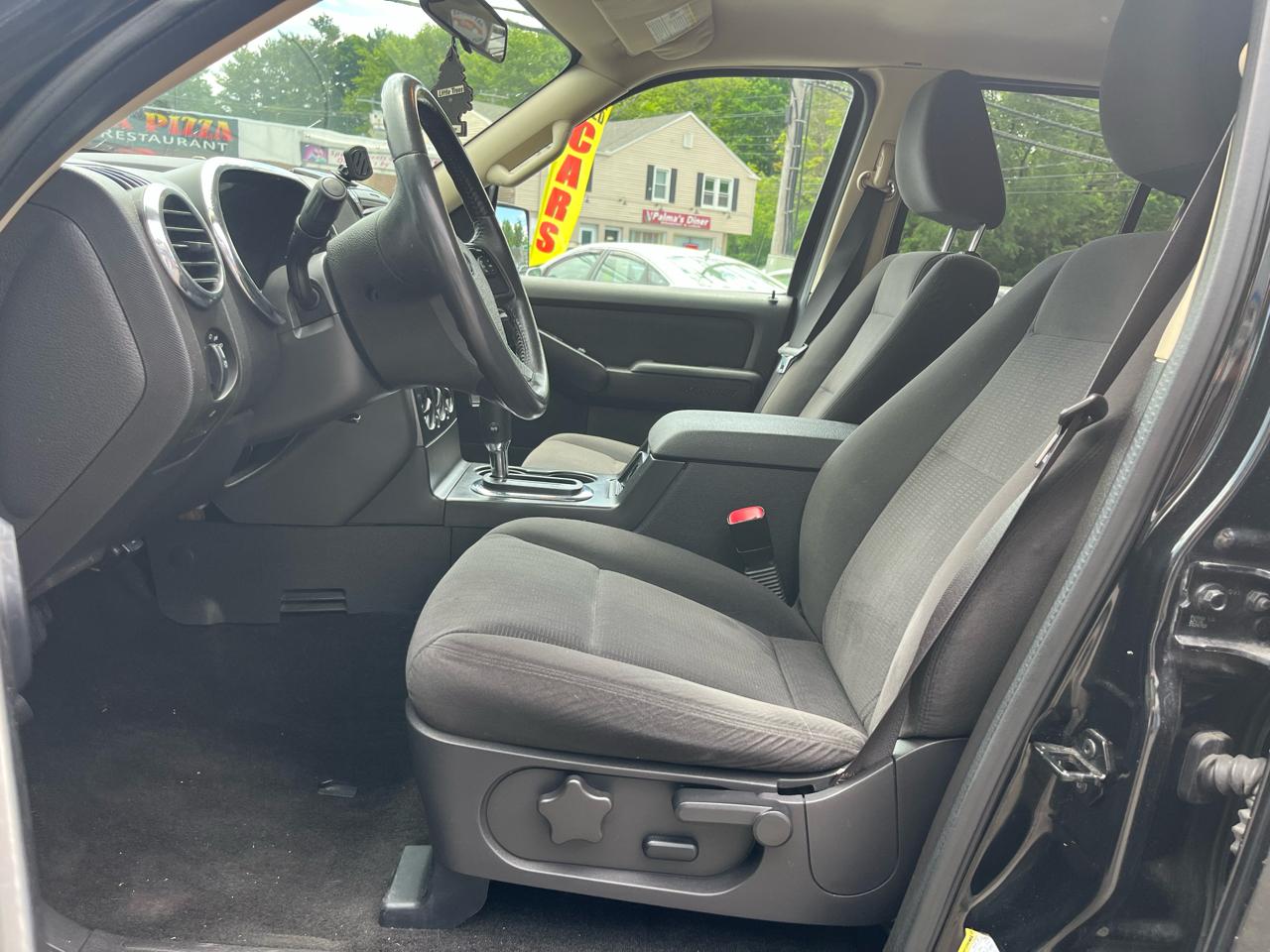 Ford Explorer RWD 4dr XLT 2010