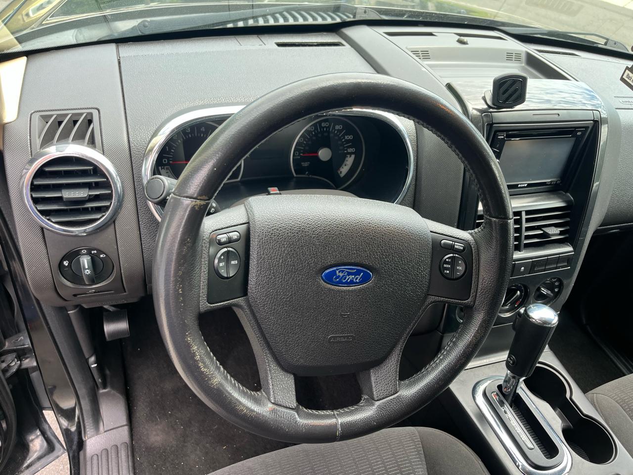 Ford Explorer RWD 4dr XLT 2010