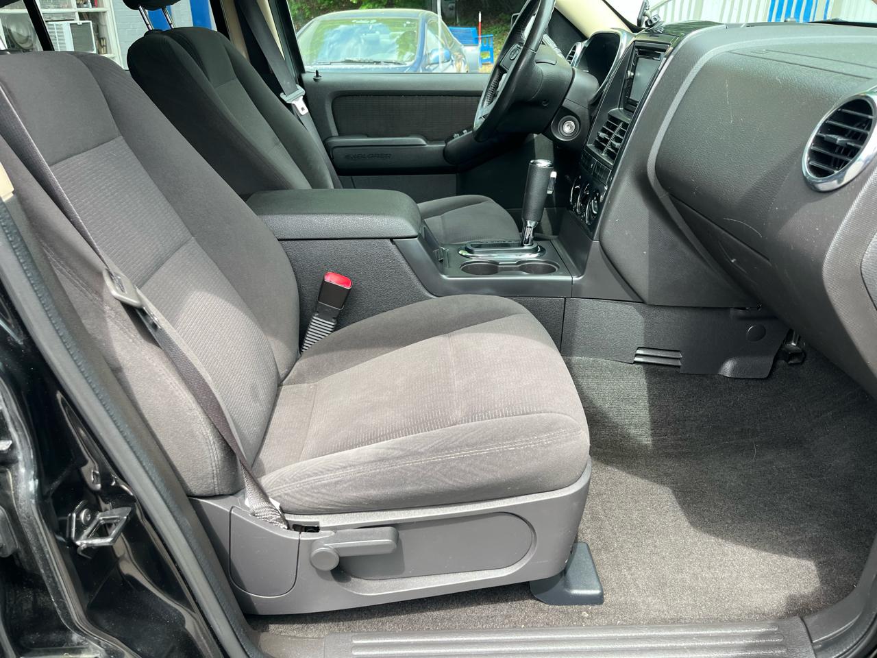 Ford Explorer RWD 4dr XLT 2010