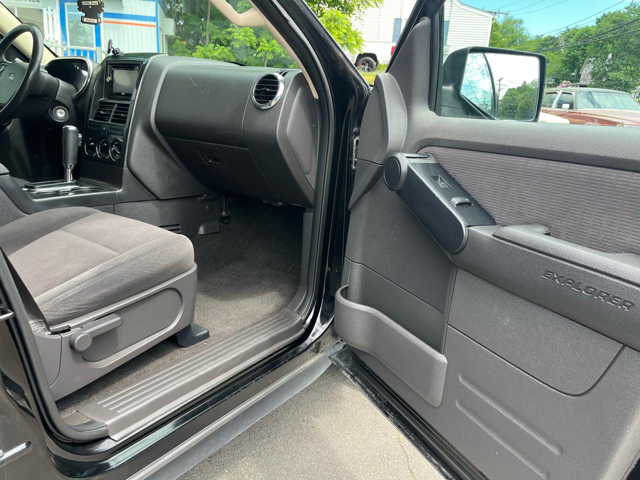 Ford Explorer RWD 4dr XLT 2010