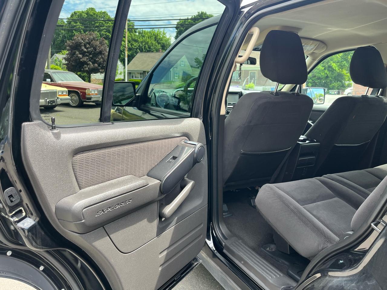 Ford Explorer RWD 4dr XLT 2010