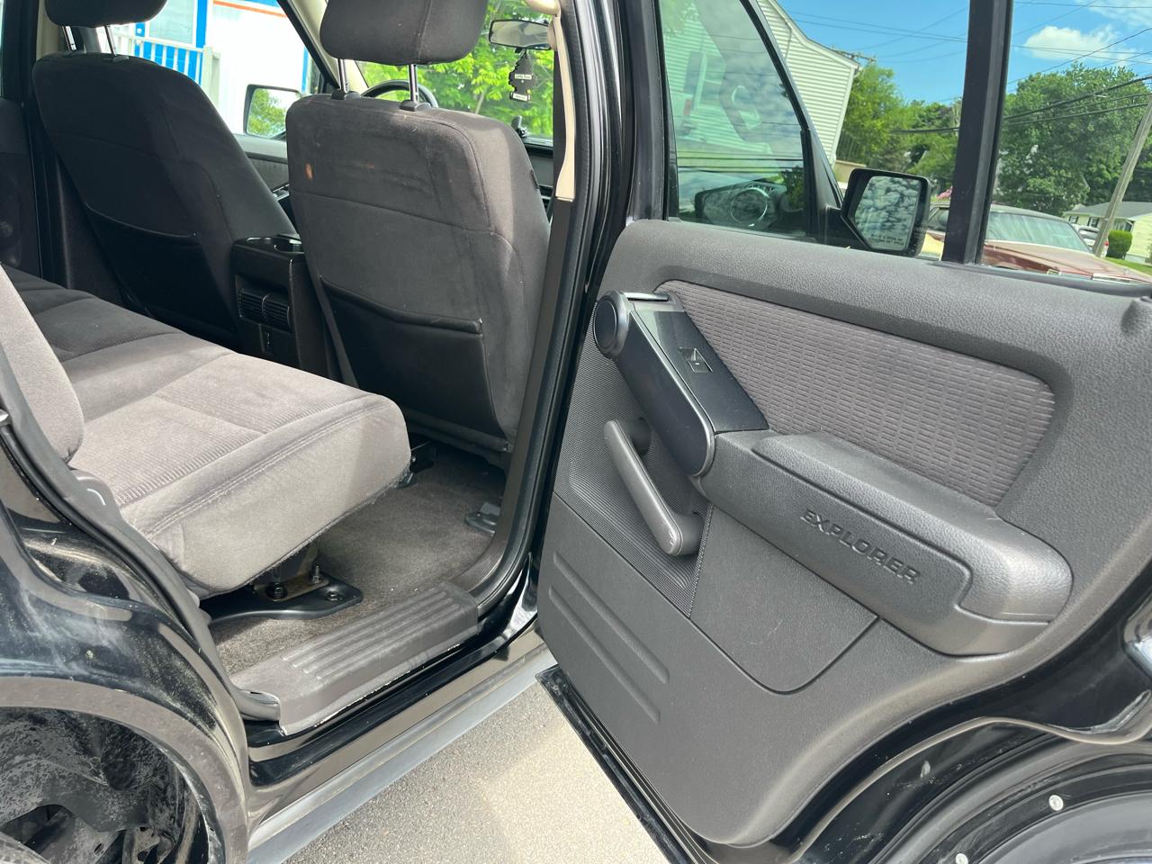 Ford Explorer RWD 4dr XLT 2010