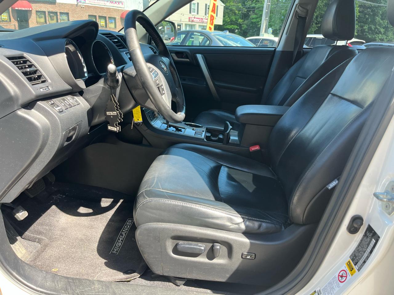 Toyota Highlander 4WD 4dr V6 (Natl) 2013