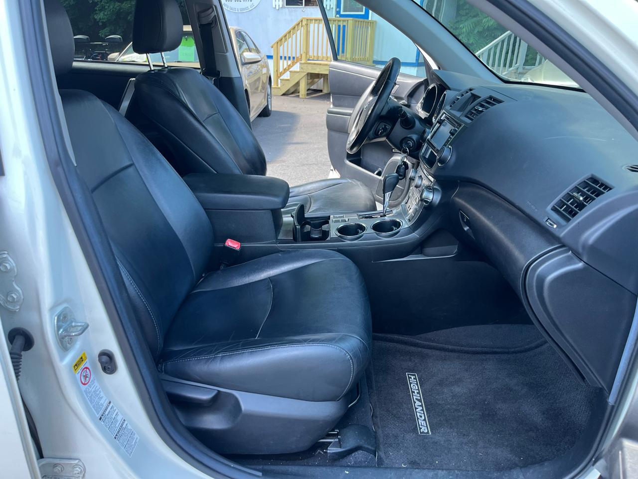 Toyota Highlander 4WD 4dr V6 (Natl) 2013