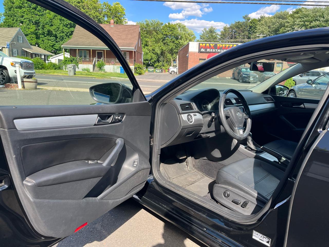 Volkswagen Passat 4dr Sdn 2.5L Auto SE PZEV 2012