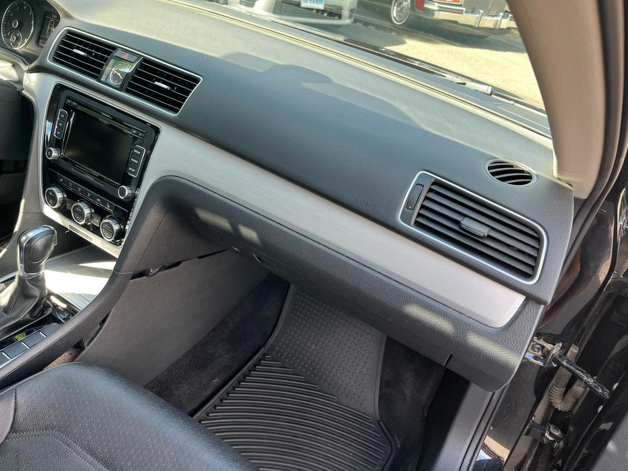 Volkswagen Passat 4dr Sdn 2.5L Auto SE PZEV 2012