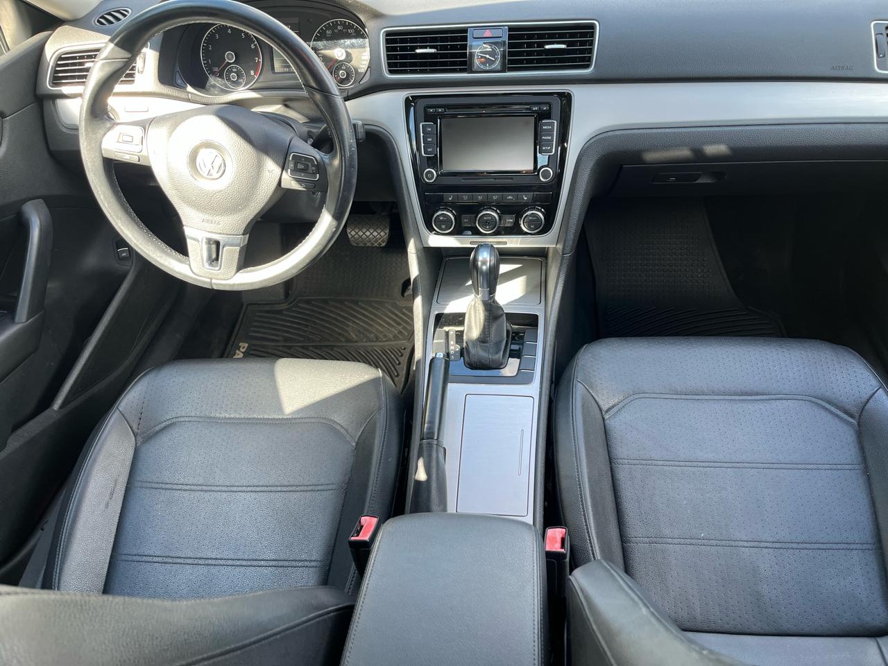 Volkswagen Passat 4dr Sdn 2.5L Auto SE PZEV 2012