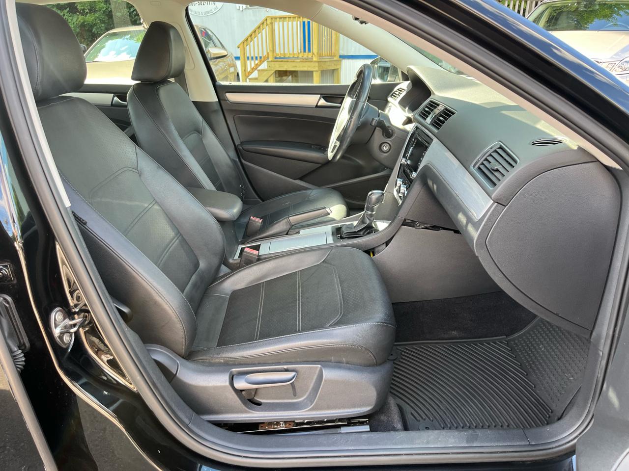 Volkswagen Passat 4dr Sdn 2.5L Auto SE PZEV 2012