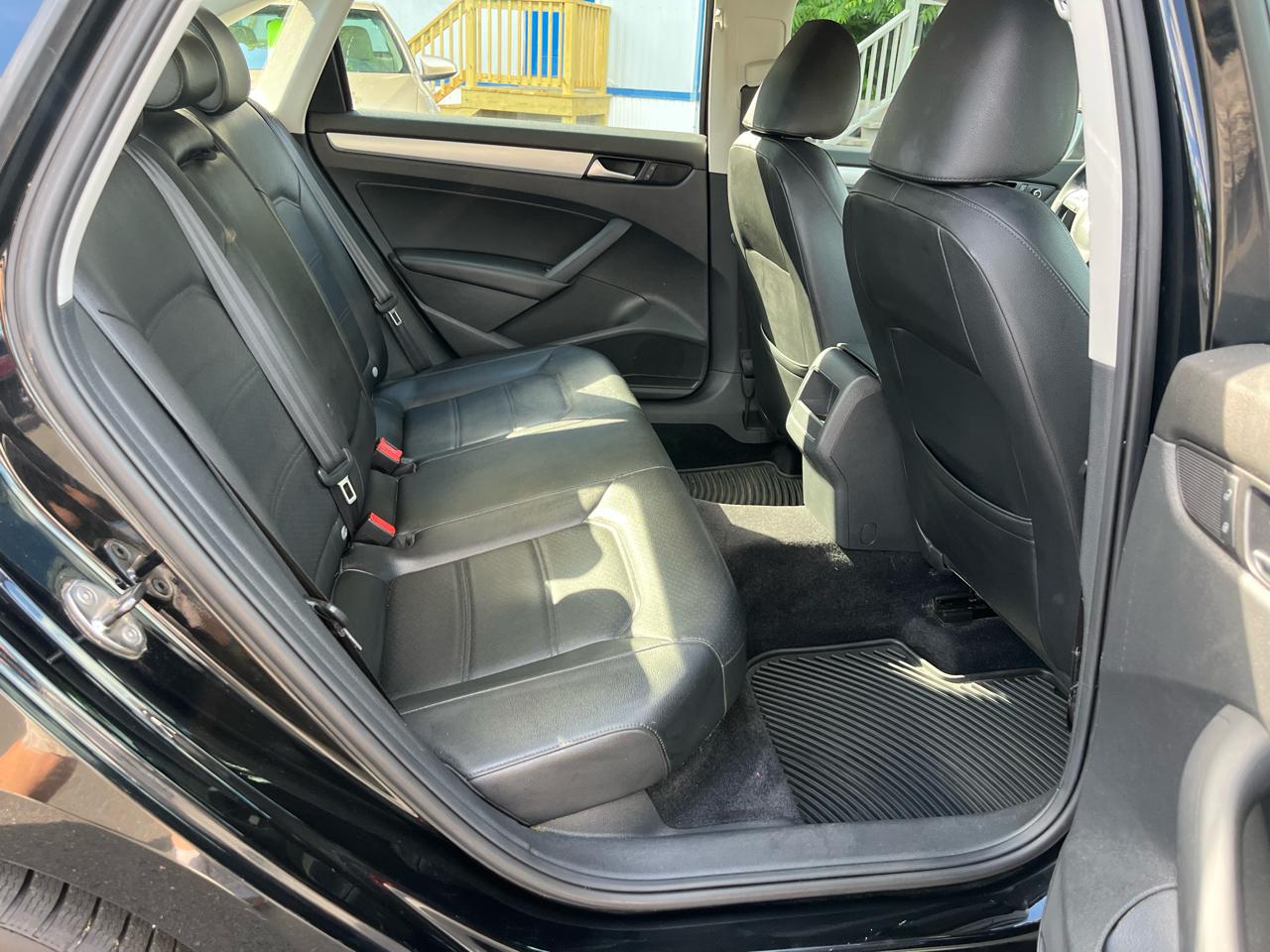 Volkswagen Passat 4dr Sdn 2.5L Auto SE PZEV 2012