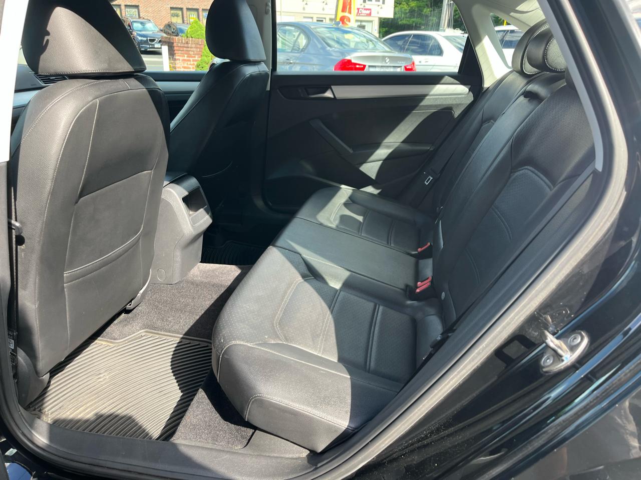 Volkswagen Passat 4dr Sdn 2.5L Auto SE PZEV 2012