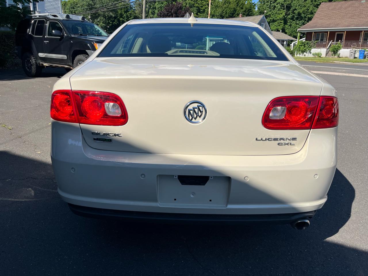 Buick Lucerne 4dr Sdn CXL Premium 2011