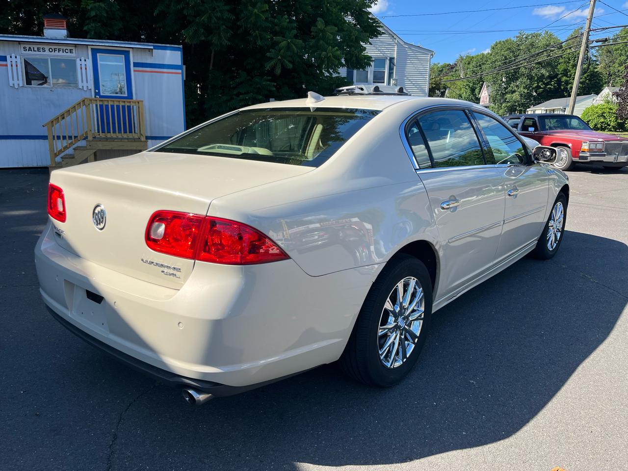 Buick Lucerne 4dr Sdn CXL Premium 2011