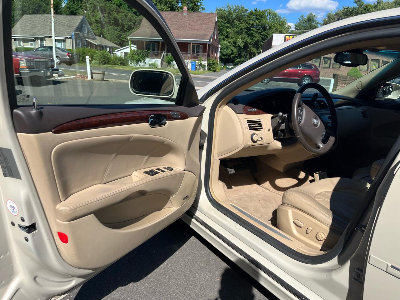 Buick Lucerne 4dr Sdn CXL Premium 2011