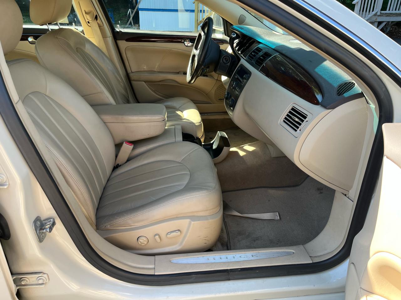 Buick Lucerne 4dr Sdn CXL Premium 2011