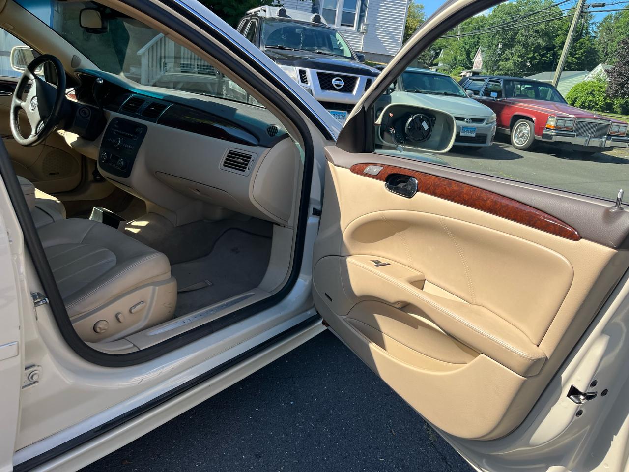 Buick Lucerne 4dr Sdn CXL Premium 2011