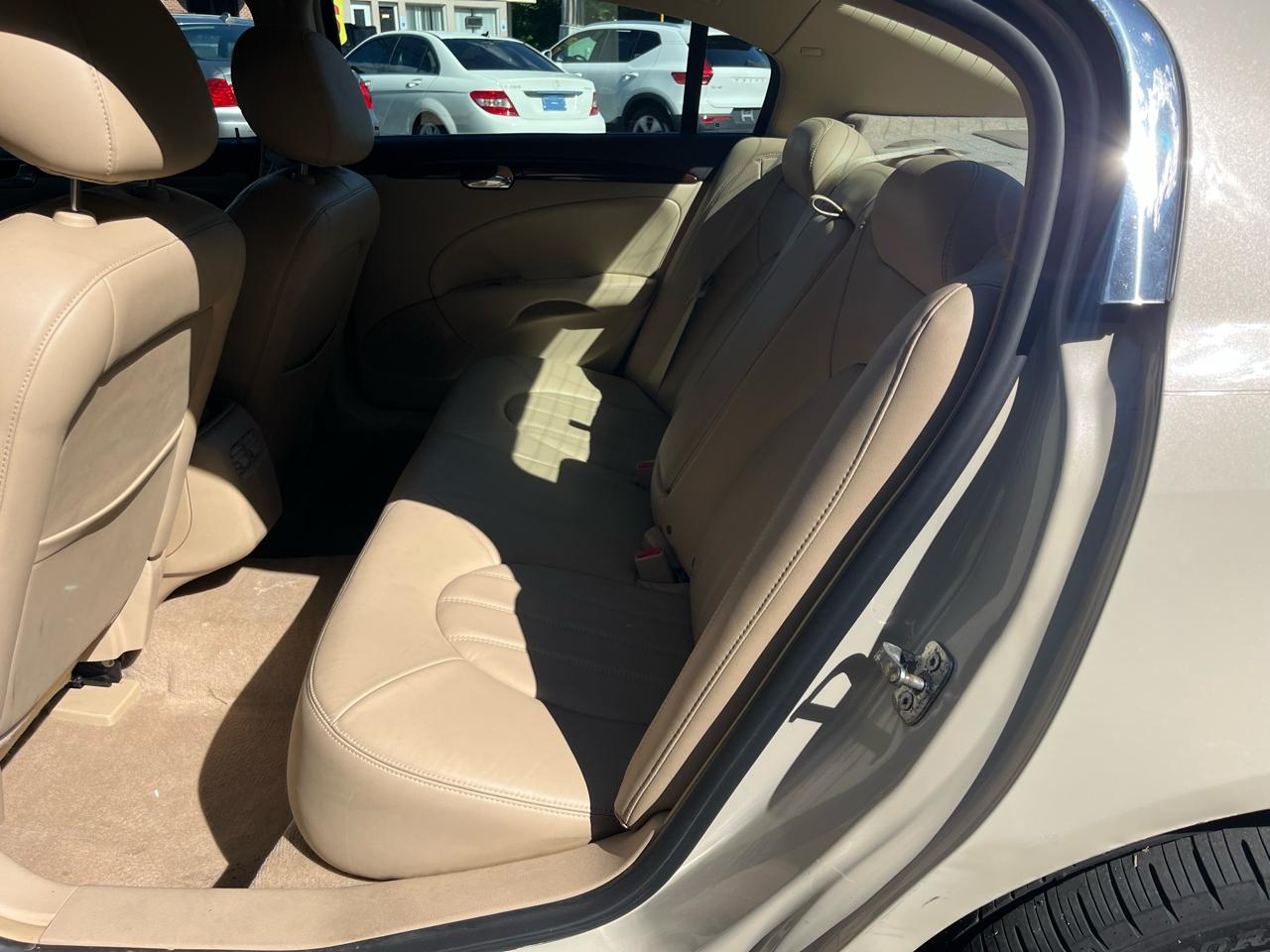 Buick Lucerne 4dr Sdn CXL Premium 2011