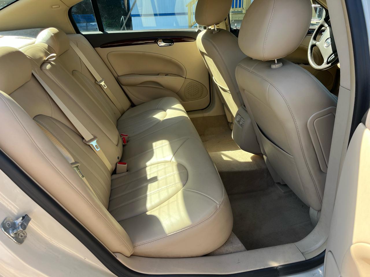Buick Lucerne 4dr Sdn CXL Premium 2011