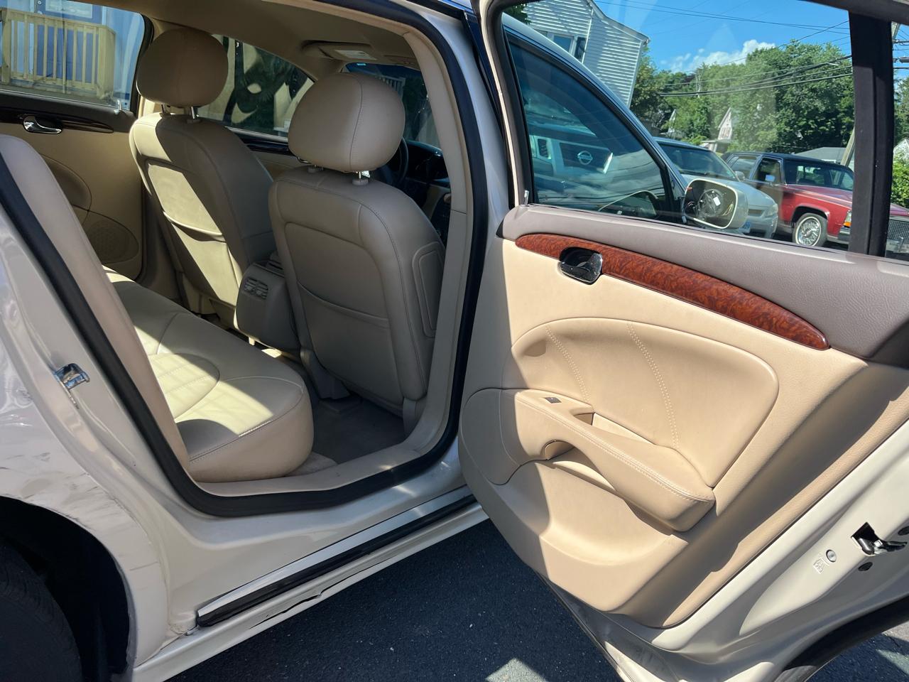 Buick Lucerne 4dr Sdn CXL Premium 2011