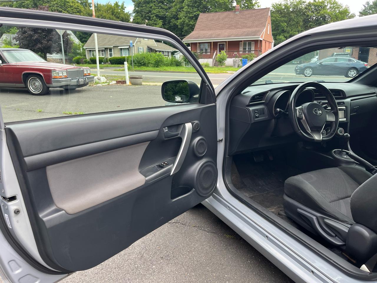 Scion tC 2dr HB Auto (Natl) 2011