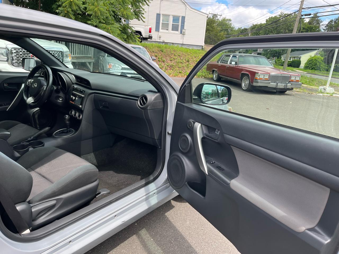 Scion tC 2dr HB Auto (Natl) 2011