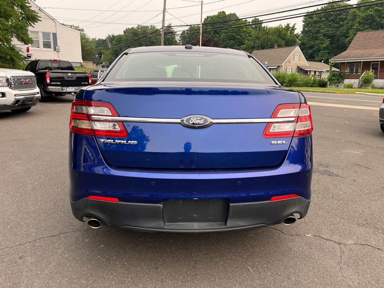 Ford Taurus 4dr Sdn SEL FWD 2015