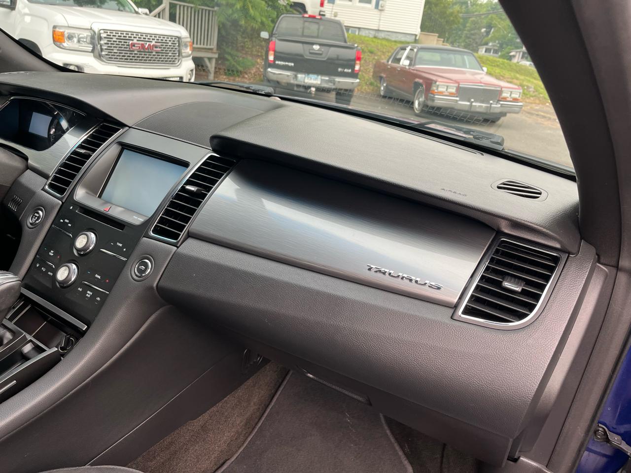 Ford Taurus 4dr Sdn SEL FWD 2015