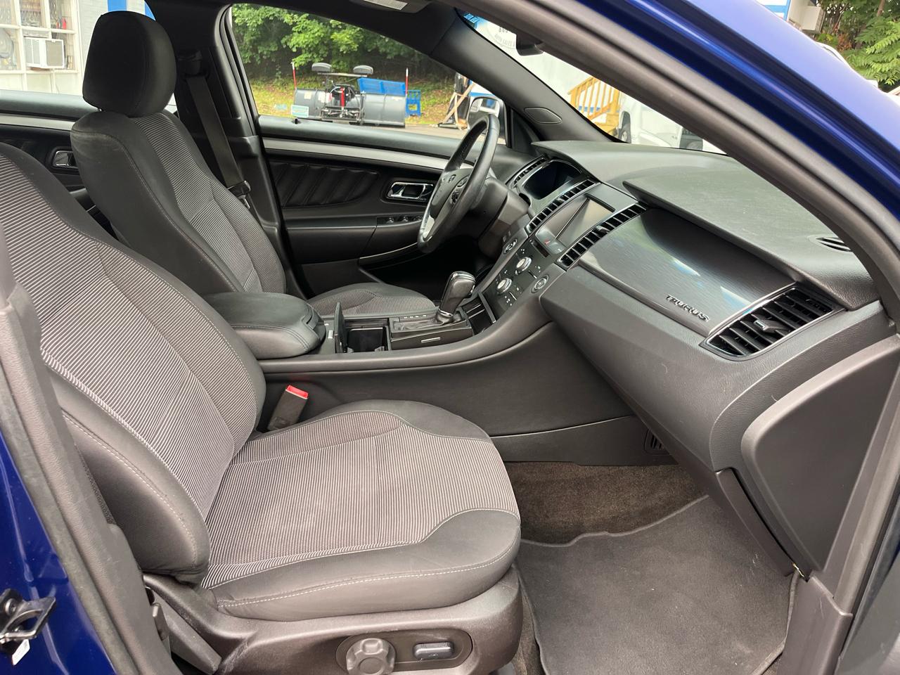 Ford Taurus 4dr Sdn SEL FWD 2015