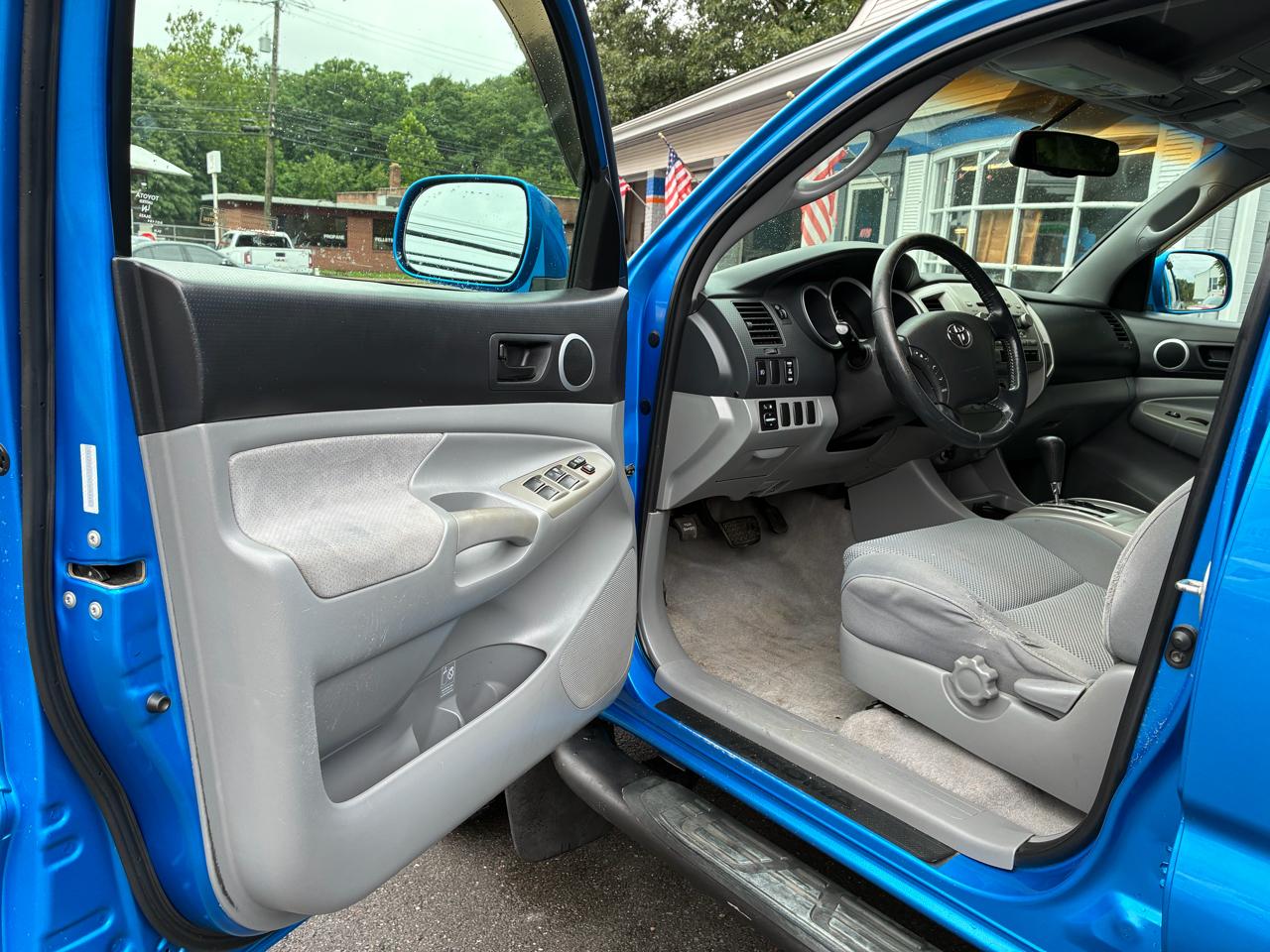 Toyota Tacoma 4WD Double Cab V6 AT SR5 (Natl) 2007
