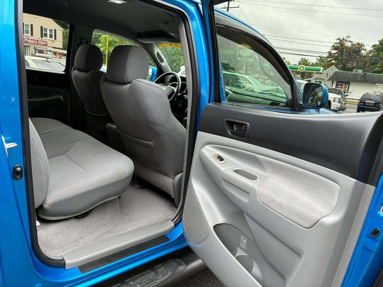Toyota Tacoma 4WD Double Cab V6 AT SR5 (Natl) 2007