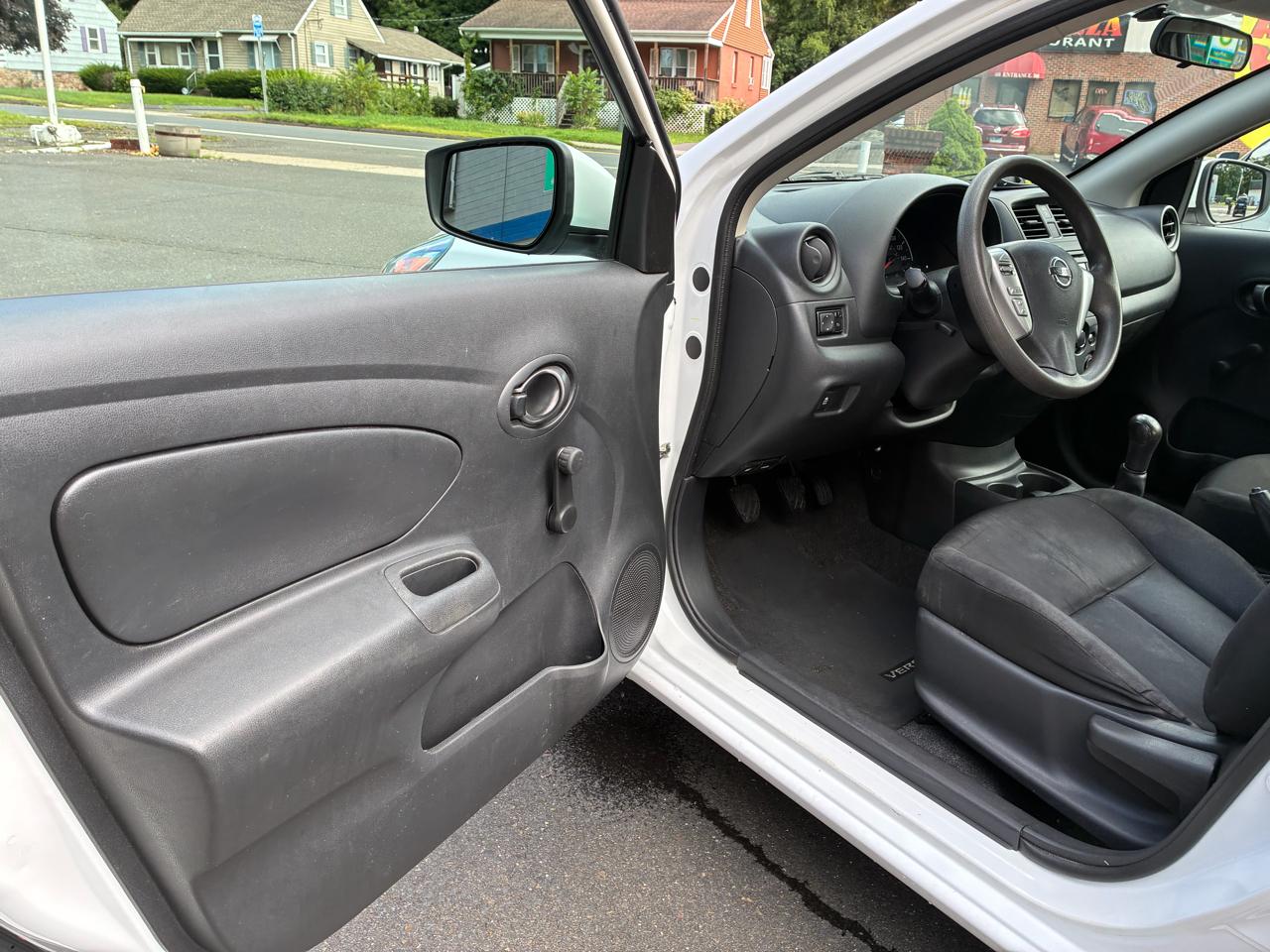 Nissan Versa 4dr Sdn Manual 1.6 S 2016