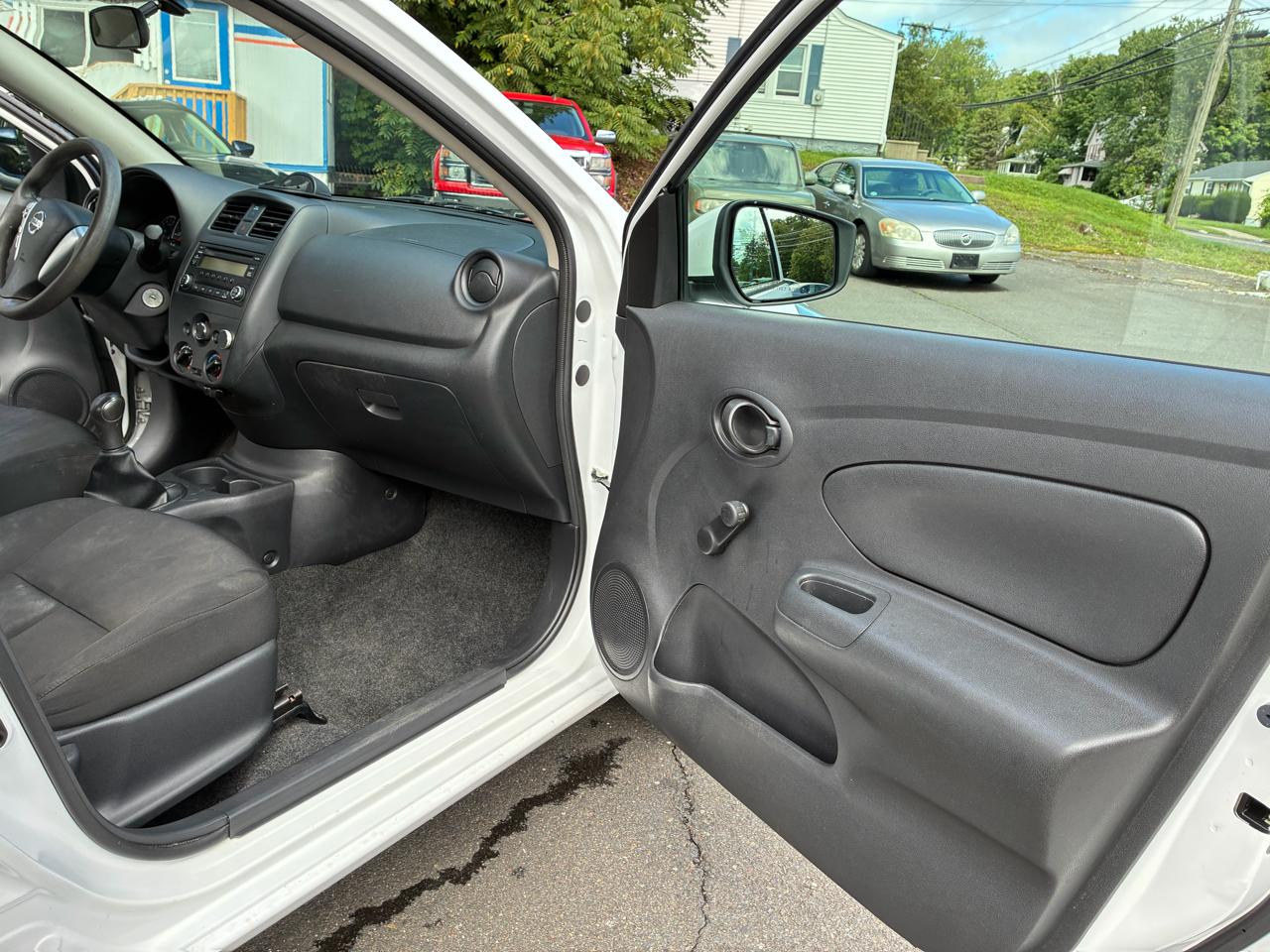 Nissan Versa 4dr Sdn Manual 1.6 S 2016