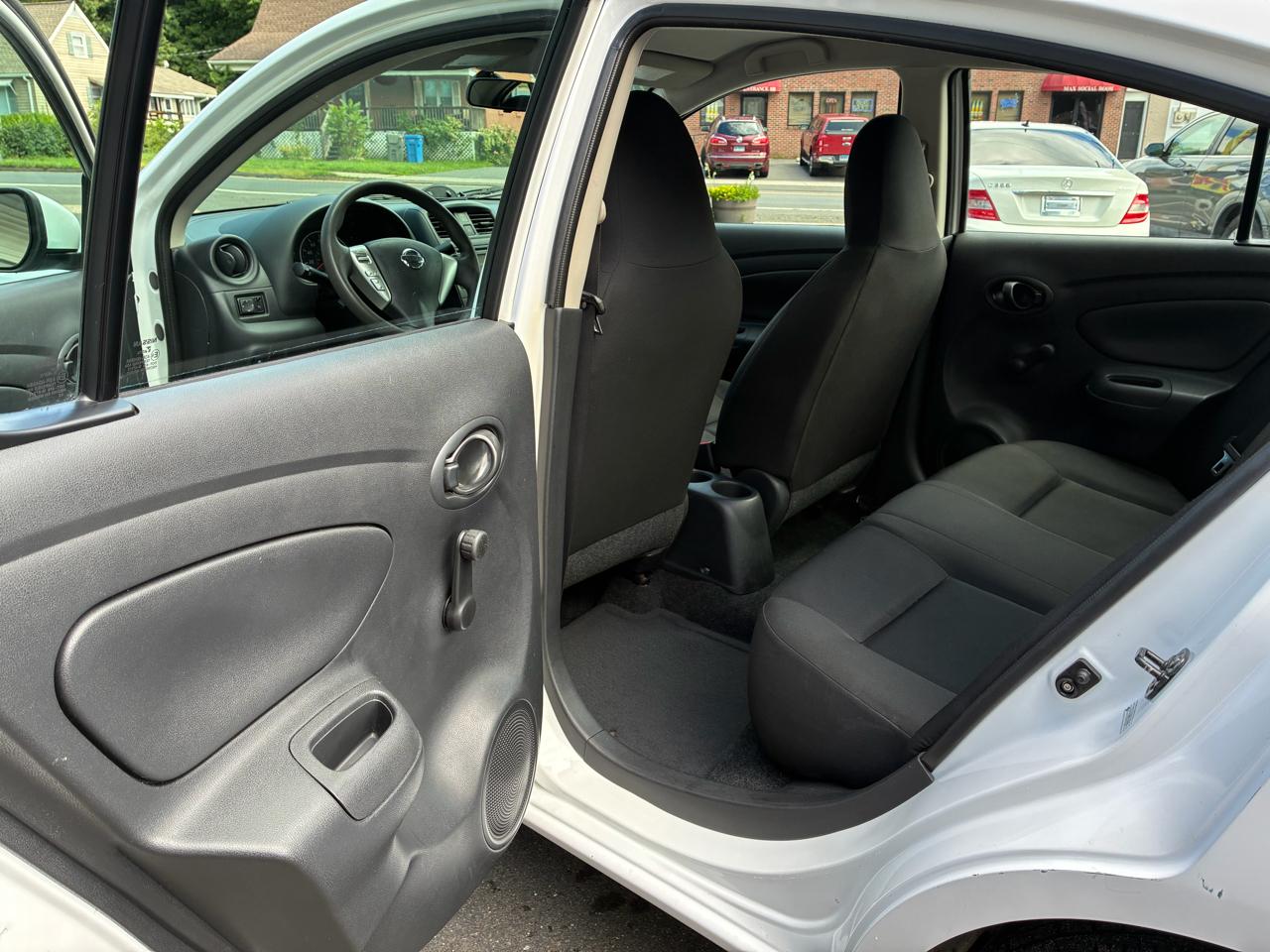 Nissan Versa 4dr Sdn Manual 1.6 S 2016