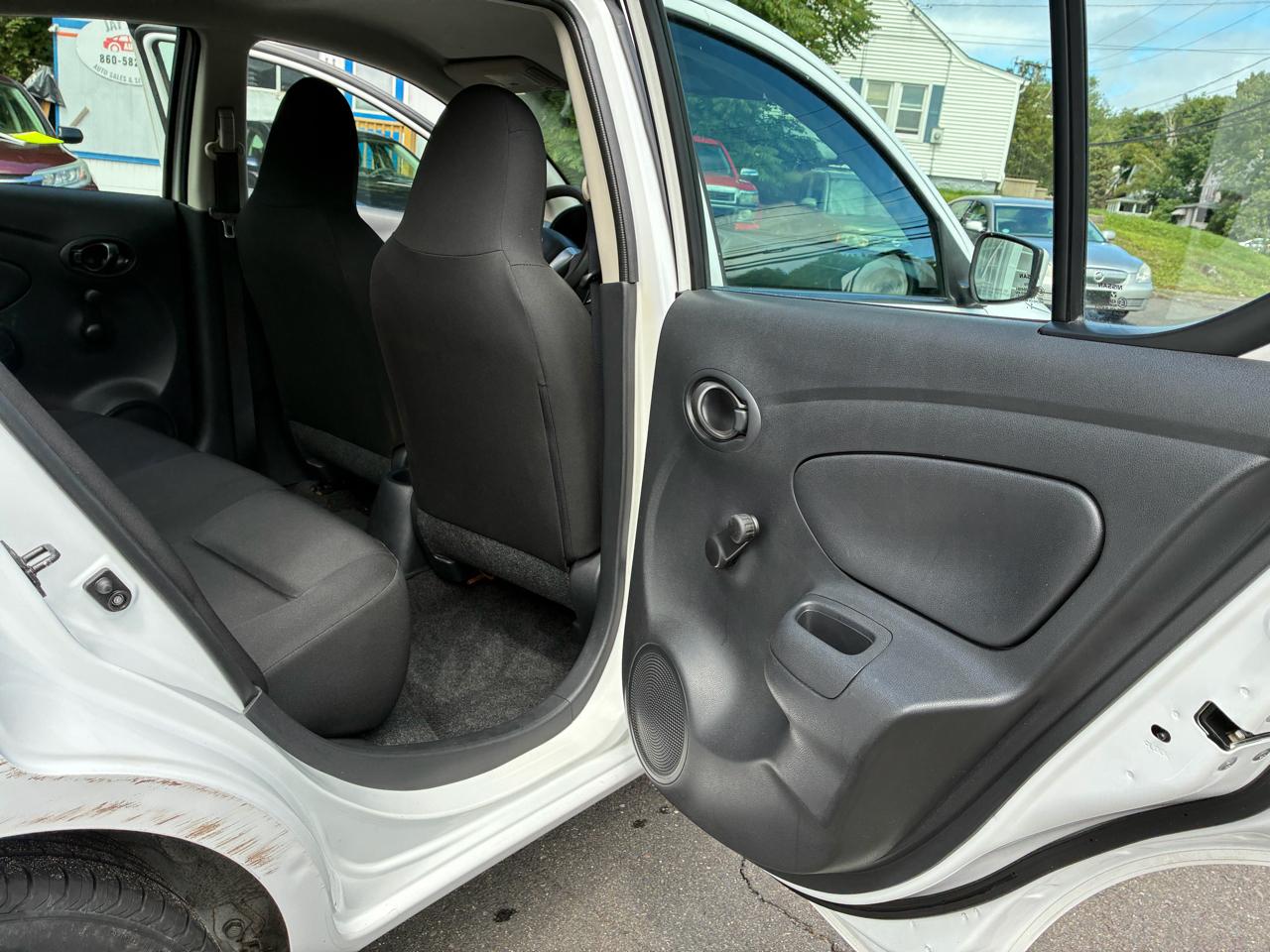Nissan Versa 4dr Sdn Manual 1.6 S 2016
