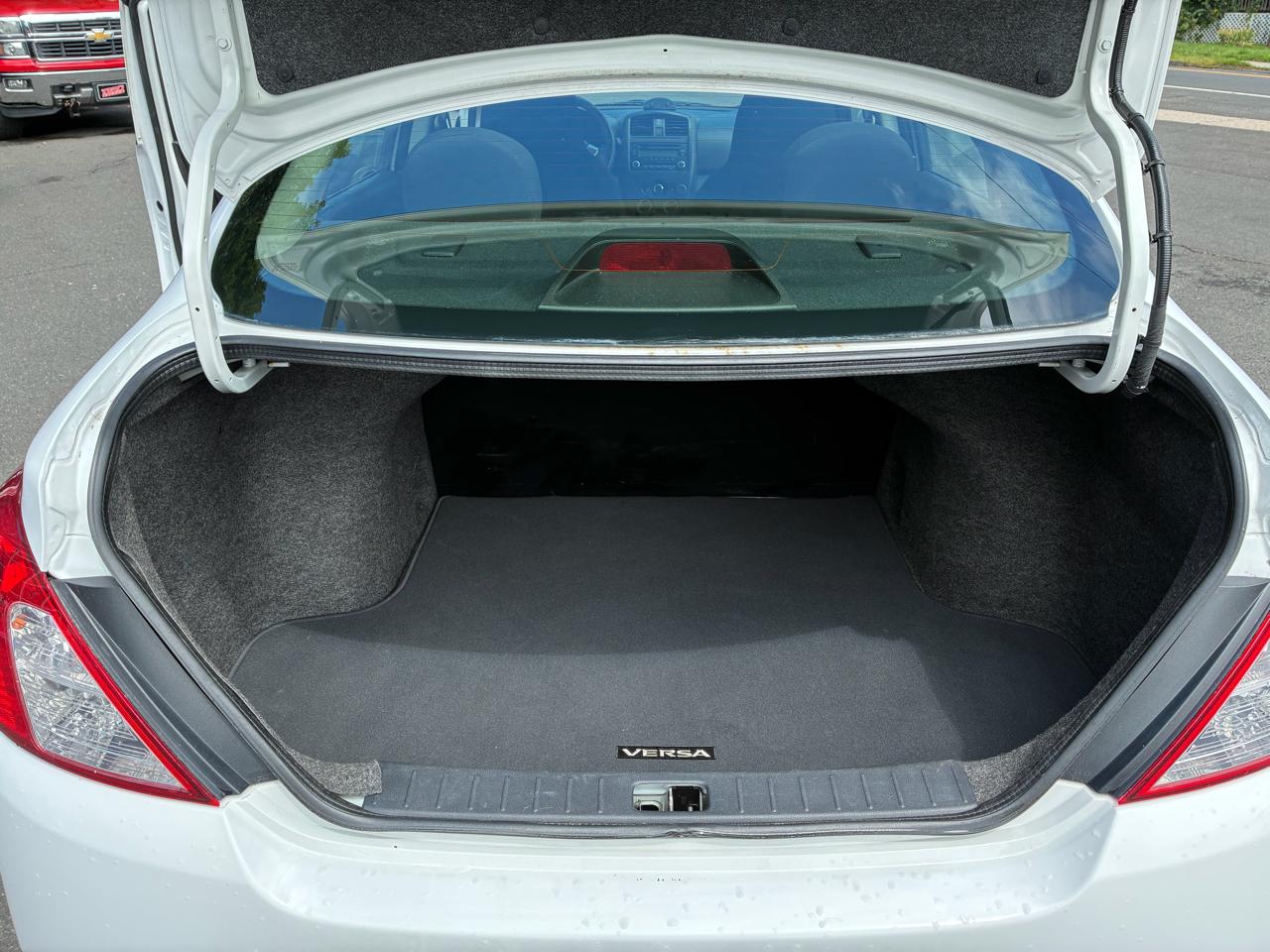Nissan Versa 4dr Sdn Manual 1.6 S 2016