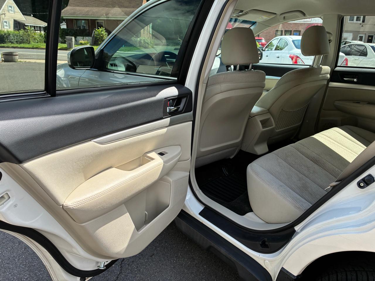 Subaru Outback 4dr Wgn H4 Auto 2.5i Premium 2012