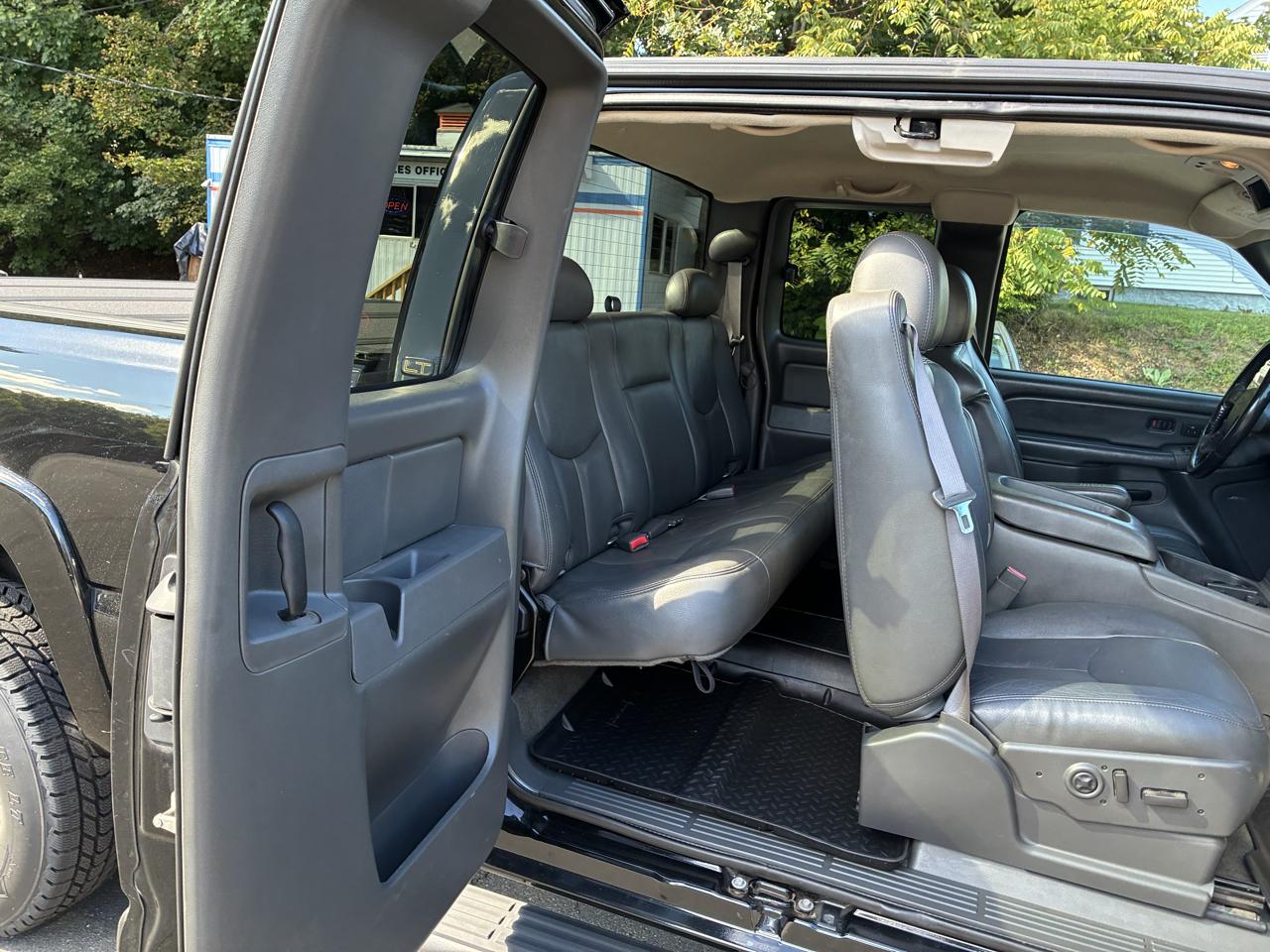 Chevrolet Silverado 2500HD Ext Cab 143.5" WB 4WD LT 2005