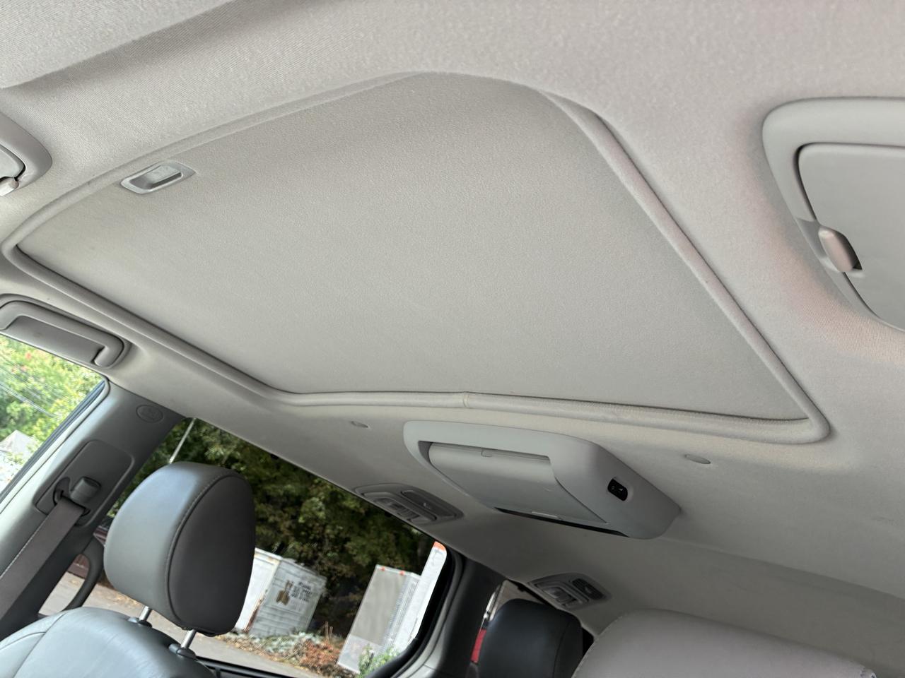 Toyota Sienna 5dr 7-Pass Van XLE AWD (Natl) 2010