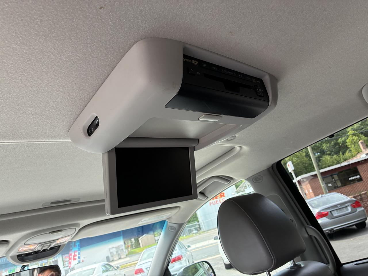 Toyota Sienna 5dr 7-Pass Van XLE AWD (Natl) 2010