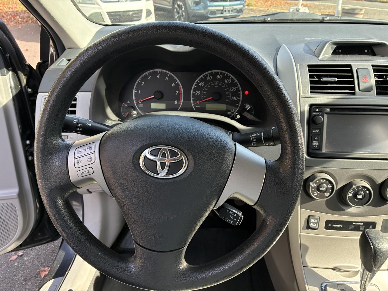 Toyota Corolla 4dr Sdn Auto LE Special Edition (Natl) 2013