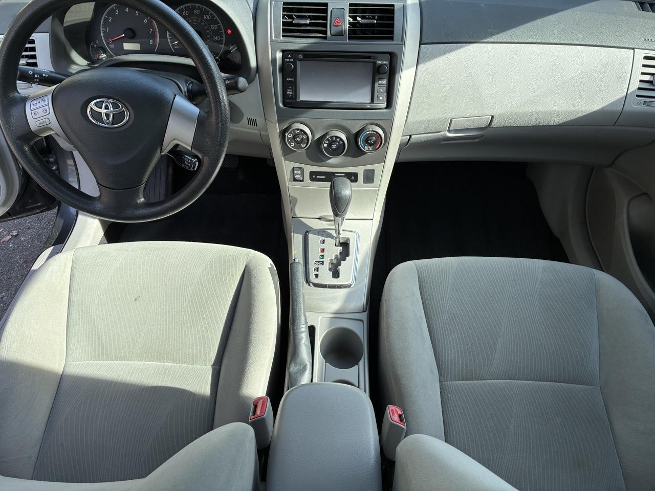 Toyota Corolla 4dr Sdn Auto LE Special Edition (Natl) 2013